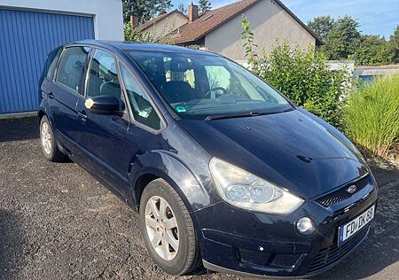 Ford S-Max 2,0 TDCi 96kW DPF Titanium Titanium