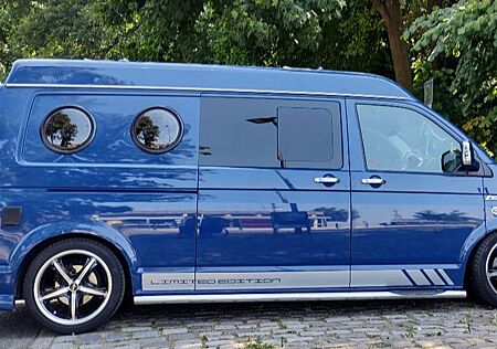 VW T5 Caravelle Volkswagen T5 Reisemobil langer Radstand.