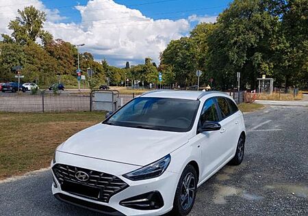 Hyundai i30 1.0 T-GDI Hybrid Intro DCT Intro Kombi