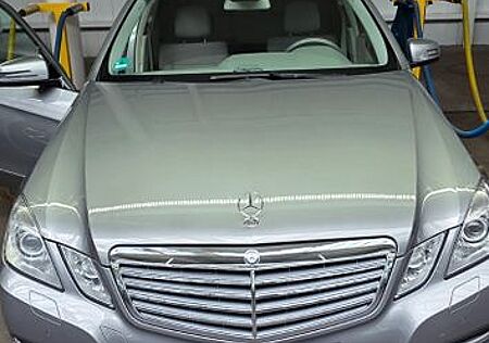 Mercedes-Benz E 250 BlueEFFICIENCY ELEGANCE ELEGANCE