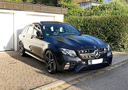 Mercedes-Benz E 63 AMG Mercedes-AMG E 63 4MATIC+ T Autom. ...