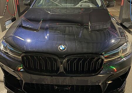 BMW M550i xDrive A - 700* knapp