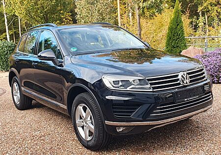 VW Touareg Volkswagen 3.0 V6 TDI / Scheckheft / Unfallfrei