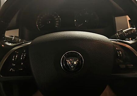 Jaguar XF 3.0 L V6 Diesel -