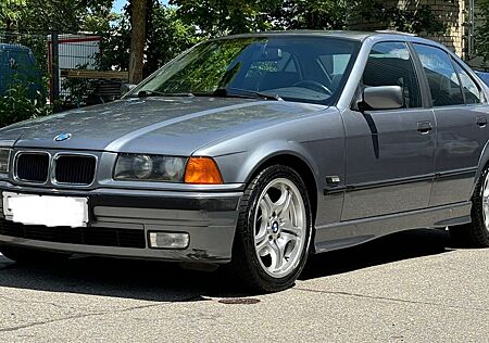BMW 320i *e36*6-Zylinder*Klima*Alu*ZV*Bald H-Kennzeic