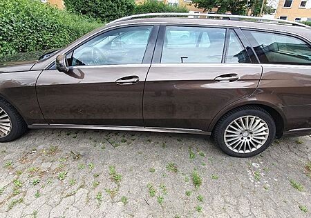 Mercedes-Benz E 250 BlueTEC 4MATIC T ELEGANCE Autom. ELEGANCE