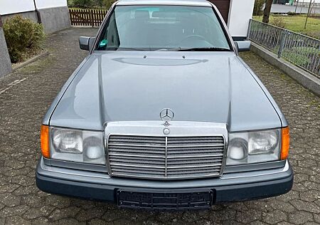 Mercedes-Benz 230