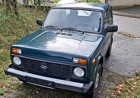 Lada Niva 1.7i 4x4 Only