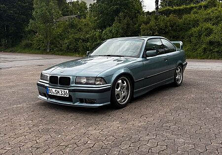 BMW 318iS Coupe