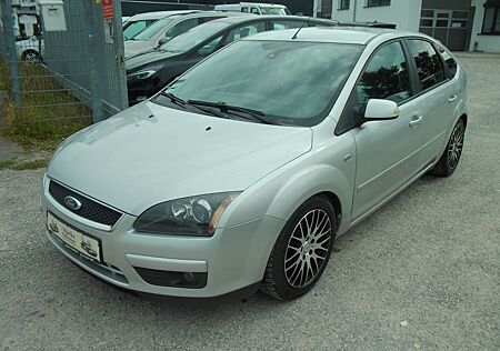Ford Focus Lim. Titanium2.0TDCI*Leder*6.Gang*Navi**