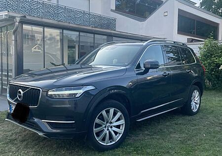Volvo XC 90 XC90 D5 AWD 235 PS 7-Sitzer - Scheckheft