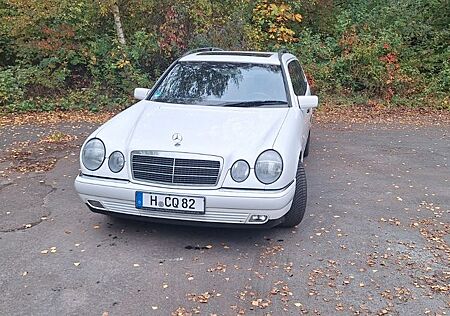 Mercedes-Benz E 230 T ELEGANCE Elegance