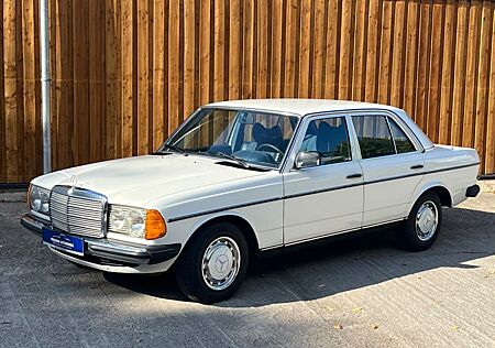 Mercedes-Benz 200 W123 Automatik, nur 74.000 Km, 1. Hand