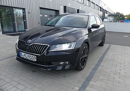 Skoda Superb 2.0 TSI DSG 4x4 Style Combi STHZ AHK PANO