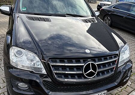 Mercedes-Benz ML 300 CDI 4MATIC BlueEFF. Grand Edition Gra...