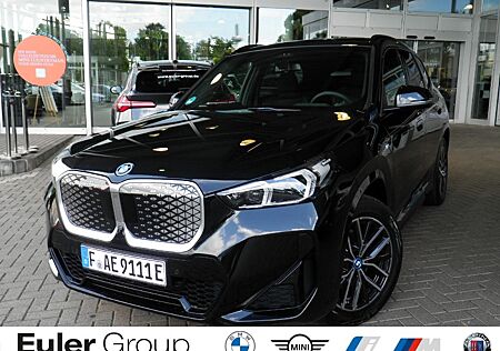 BMW iX1 eDrive20 Sportpaket AD AHK-klappbar AHK Navi