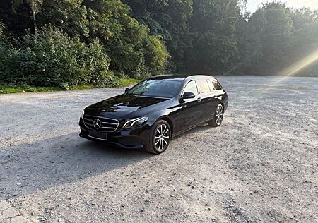 Mercedes-Benz E 300 de T Autom. AHK*NAV*Kamera*Black