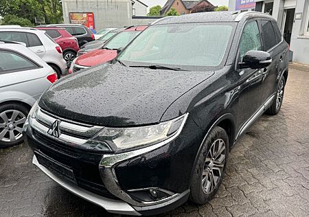 Mitsubishi Outlander Top 4WD*AUTOMATIK*LEDER*XENON*7 SITZER