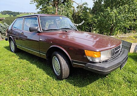 Saab 900