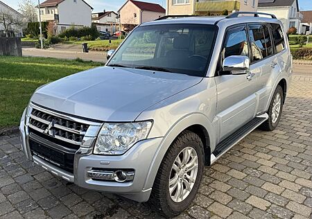 Mitsubishi Pajero 3,2 DI-D 4WD Top Automatik Top Vollausst.