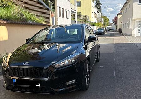 Ford Focus 1,5 EcoBoost 110kW ST-Line, Winterpaket