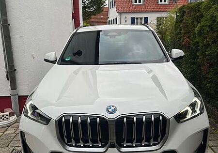 BMW iX1 xDrive30 - M Paket+Innovations+Comfortpaket