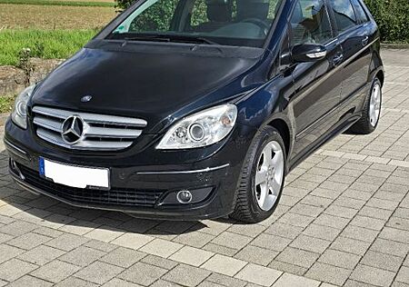 Mercedes-Benz B 200 gebraucht kaufen Mercedes-Benz B 200 - Kosmosschwarz metallic