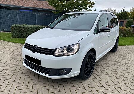 VW Touran Volkswagen 2.0 TDI DSG Highline 7 Person