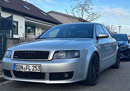 Audi A4 1.8 T quattro -