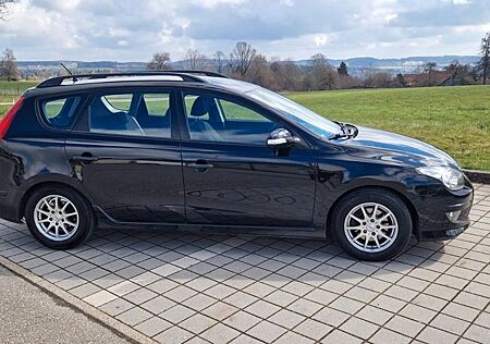 Hyundai i30 CW 1.6 CRDi 66 kW FIFA WM Edi, AHK...