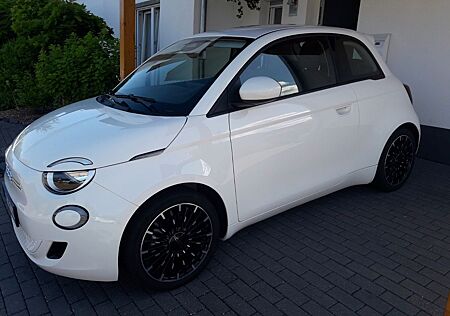 Fiat 500E 3+1 42 kWh -