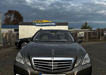 Mercedes-Benz E 350 CGI BlueEFFICIENCY ELEGANCE VOLLAUSTATTUNG