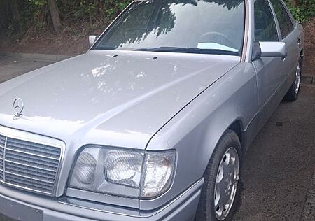 Mercedes-Benz E 280 1.Hand