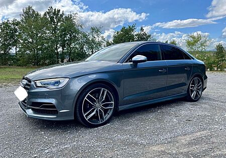 Audi S3 2.0 TFSI S tronic quattro -