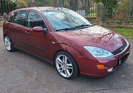 Ford Focus 2.0 Ghia Tüv 01.2026