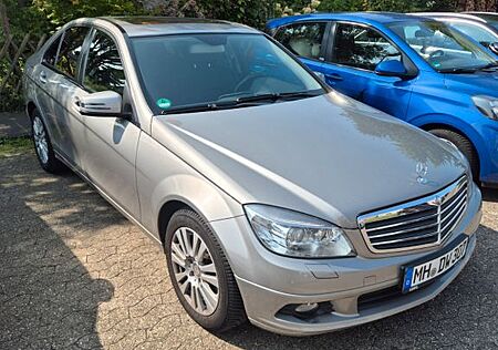 Mercedes-Benz C 230 -