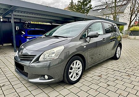 Toyota Verso 2.0l D-4D Executive 7 Sitze EURO5 Navi AHK