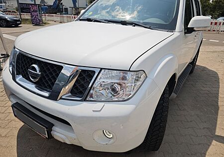 Nissan Pathfinder 2.5 dCi LE