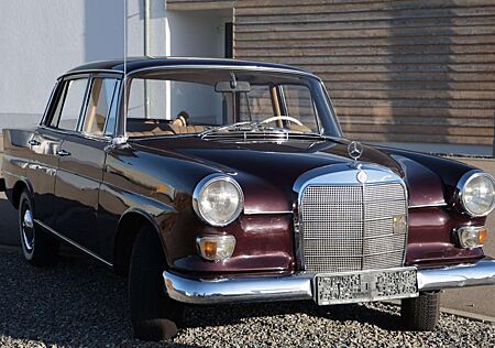 Mercedes-Benz 200 Oldtimer Mercedes Benz 200D 1967 Sammlerstüc