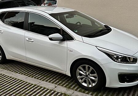 Kia Cee'd 1.6 GDI Dream-Team Edition; 1. Hand; TÜV