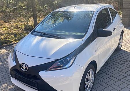 Toyota Aygo (X) Aygo (X) 1,0-l-VVT-i x x