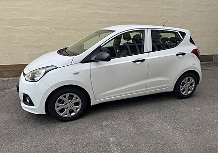 Hyundai i10 1.0 blue -