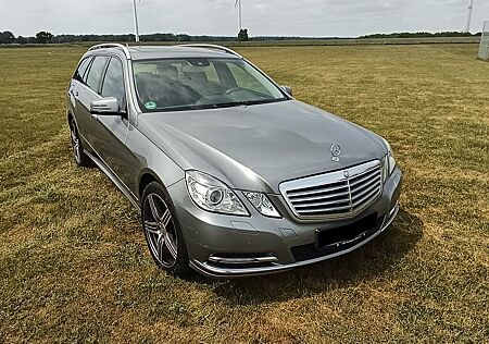 Mercedes-Benz E 200 T BlueEFFICIENCY ELEGANCE ELEGANCE