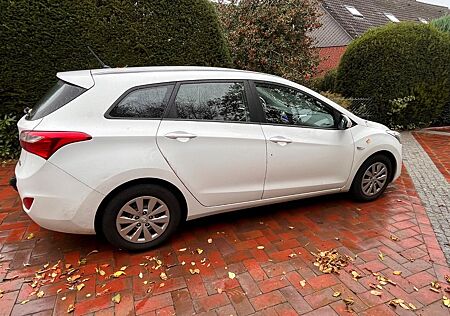 Hyundai i30 gebraucht kaufen Hyundai i30 CW 1.6 CRDi 81kW Trend