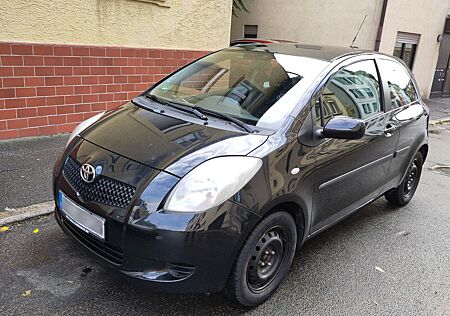 Toyota Yaris 1,3-l-VVT-i Luna gutem Zustand NEUER TÜV