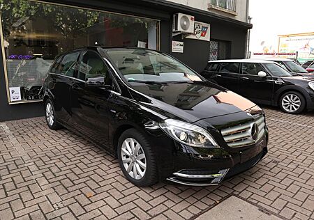 Mercedes-Benz B 200 NAVI KAMERA BI-XENON AHK
