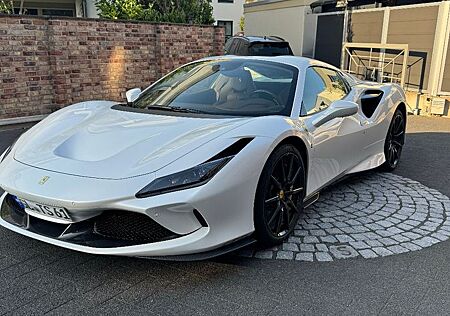 Ferrari F8 Spider Voll Carbon