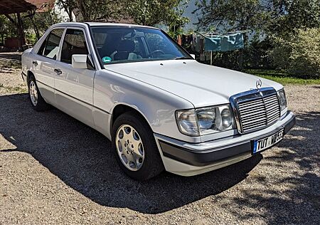 Mercedes-Benz 320 E (124)