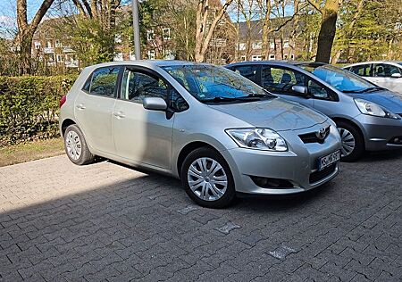Toyota Auris 1.4 -