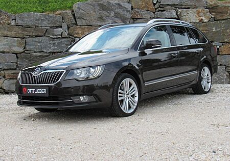 Skoda Superb Combi Elegance 4x4 PANO Alcantara AHK